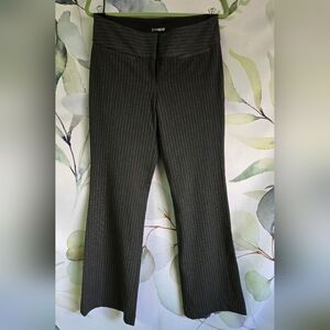 EXPRESS | Editor Flare in Gray Stripe sz 4R